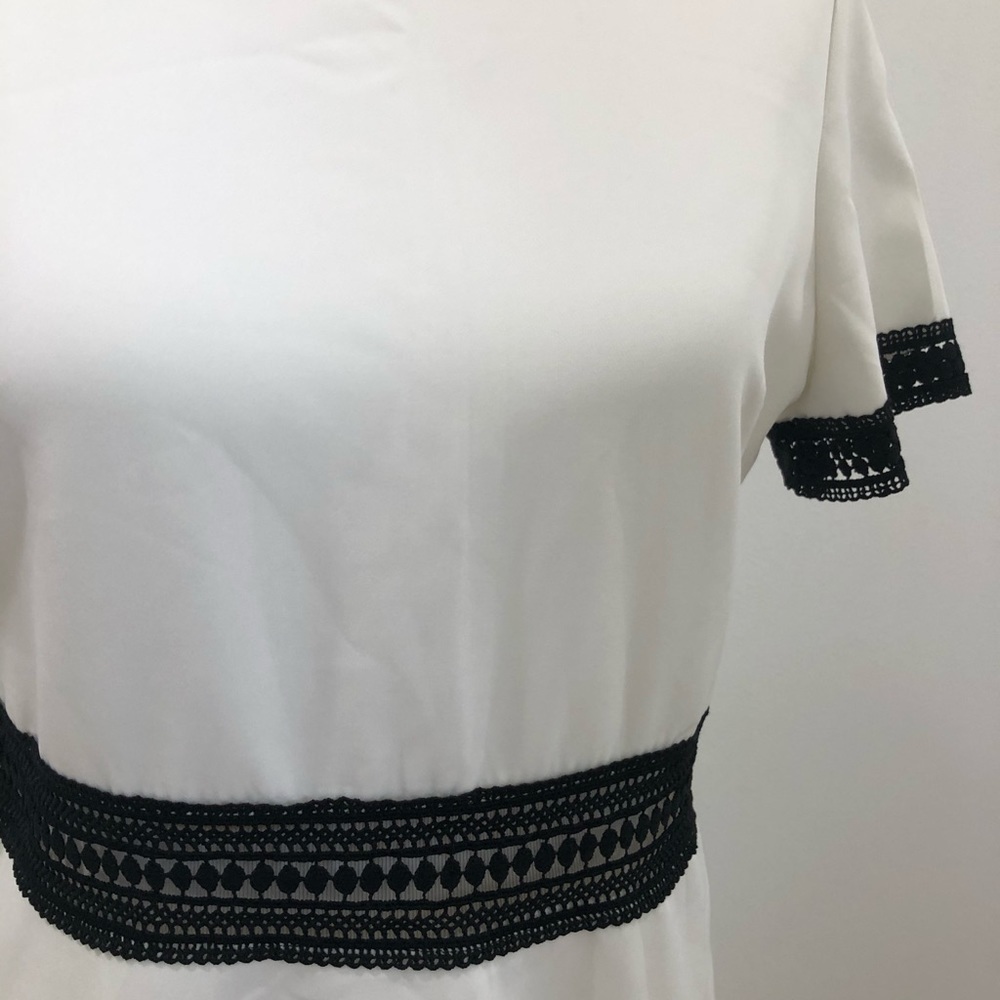 Chic Women's Mini Dress - White and Black - Picture 4 of 7